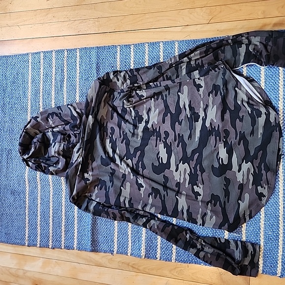 Rue 21 Juniors XL long sleeve hooded shirt camo - Picture 5 of 6